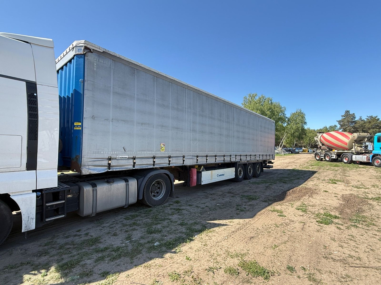 Krone SD mit Ladebordwand - نصف مقطورة ستارة: صورة 2 Krone SD mit Ladebordwand - نصف مقطورة ستارة: صورة 2