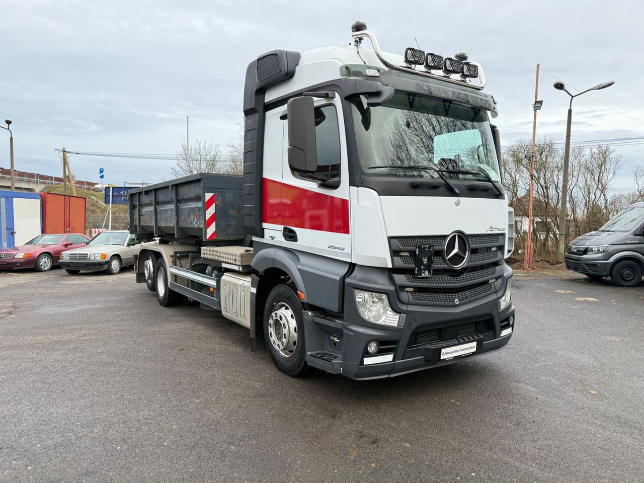 Mercedes-Benz Actros 2542 Abrollkipper mit Container - شاحنة ذات خطاف: صورة 1 Mercedes-Benz Actros 2542 Abrollkipper mit Container - شاحنة ذات خطاف: صورة 1