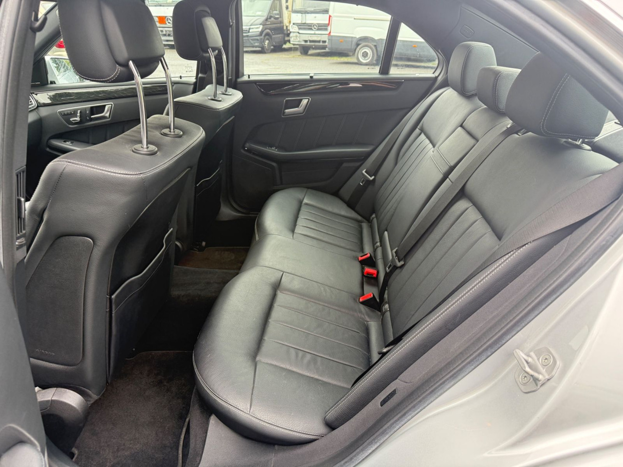 سيدان Mercedes-Benz E 300 E -Klasse Lim. E 300 BlueTec: صورة 12