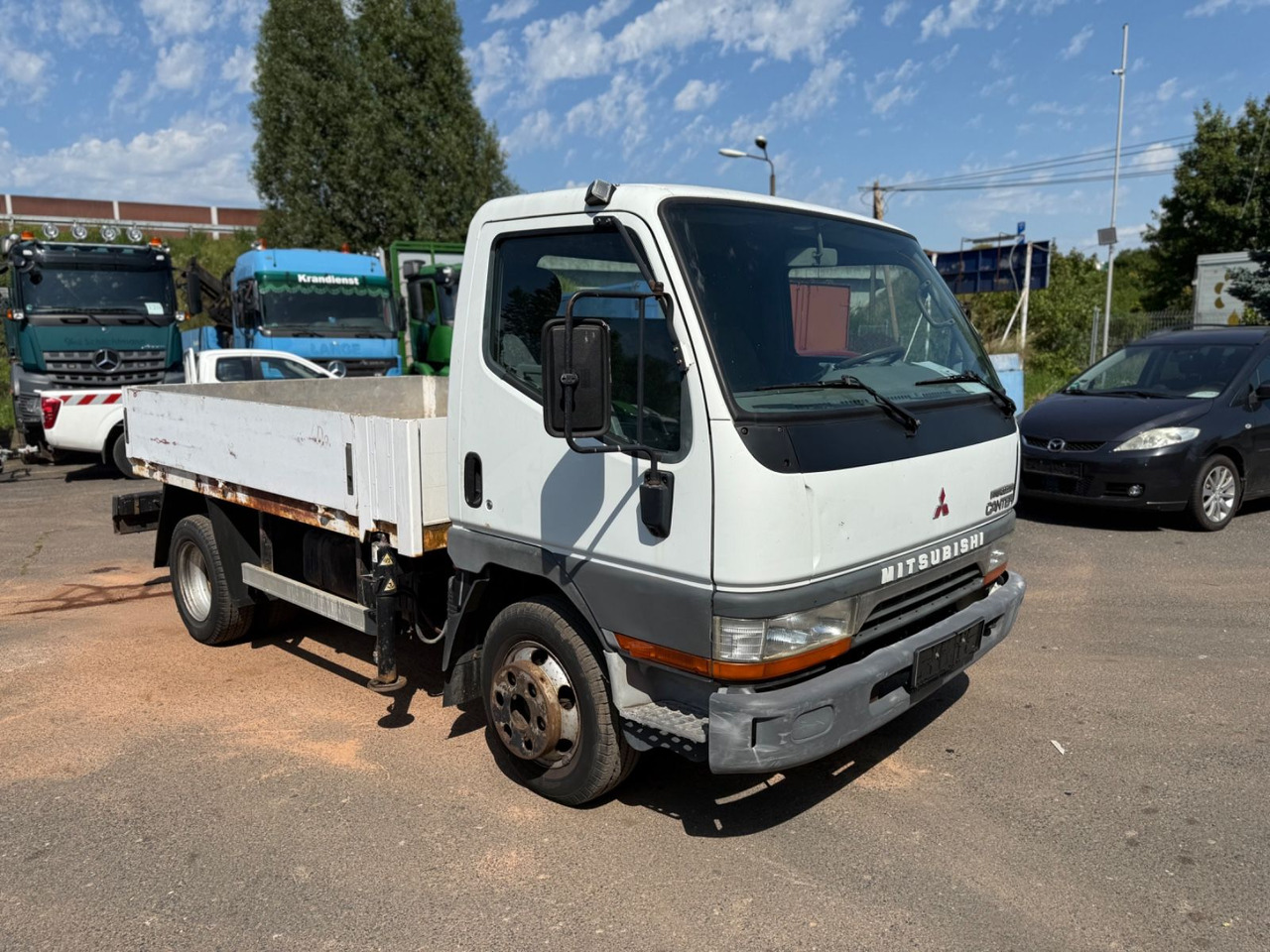 Mitsubishi Intercooler Canter - قلاب صغير: صورة 2 Mitsubishi Intercooler Canter - قلاب صغير: صورة 2