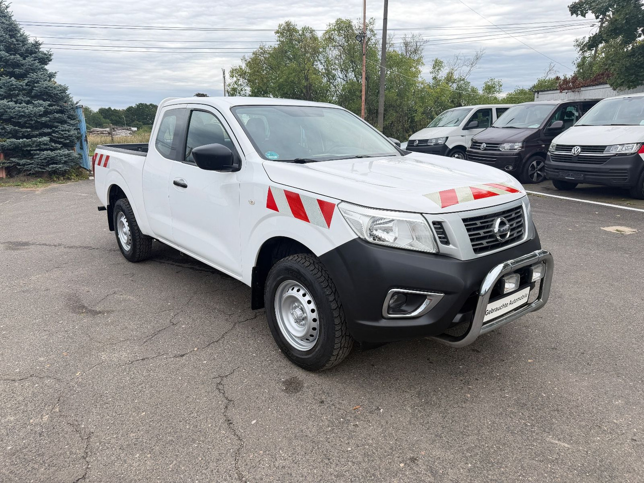 Nissan Navara NP300 Visia King Cab 4x4 - سيارة دفع رباعي: صورة 2 Nissan Navara NP300 Visia King Cab 4x4 - سيارة دفع رباعي: صورة 2