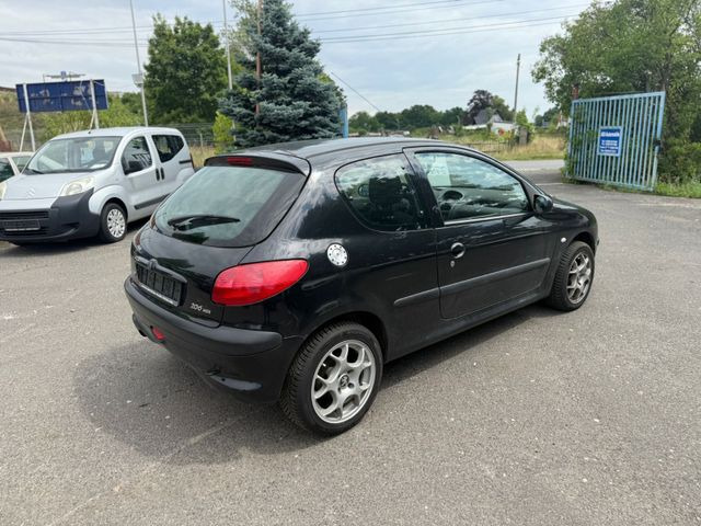 Peugeot 206 1.4 HDi - سيدان: صورة 5 Peugeot 206 1.4 HDi - سيدان: صورة 5