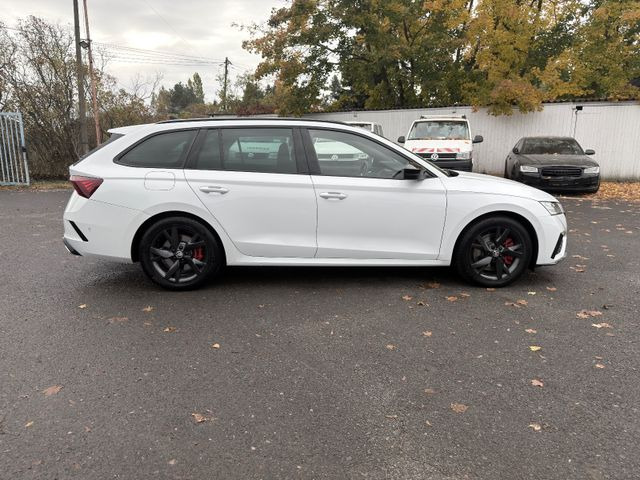 Skoda Octavia Combi RS First Edition - سيارة ستيشن: صورة 5 Skoda Octavia Combi RS First Edition - سيارة ستيشن: صورة 5