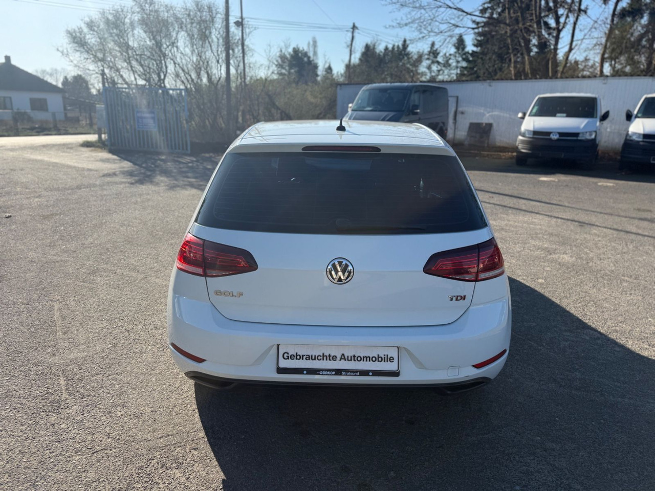 Volkswagen Golf VII Lim. Trendline BMT/Start-Stopp - هاتشباك: صورة 4 Volkswagen Golf VII Lim. Trendline BMT/Start-Stopp - هاتشباك: صورة 4