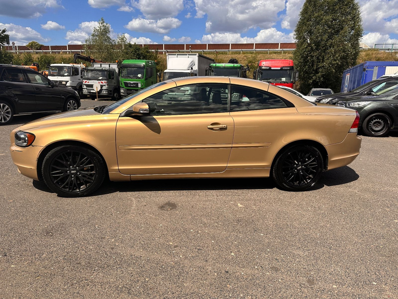 Volvo C70 Cabriolet 2.4 Kinetic Benzin/Flüssiggas - سيارة: صورة 5 Volvo C70 Cabriolet 2.4 Kinetic Benzin/Flüssiggas - سيارة: صورة 5