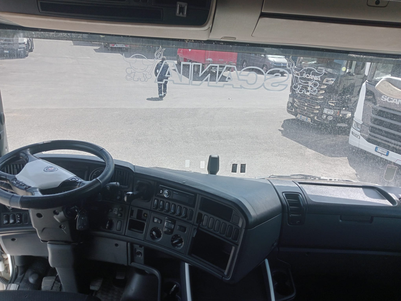 وحدة جر SCANIA R490LA4X2NB: صورة 8