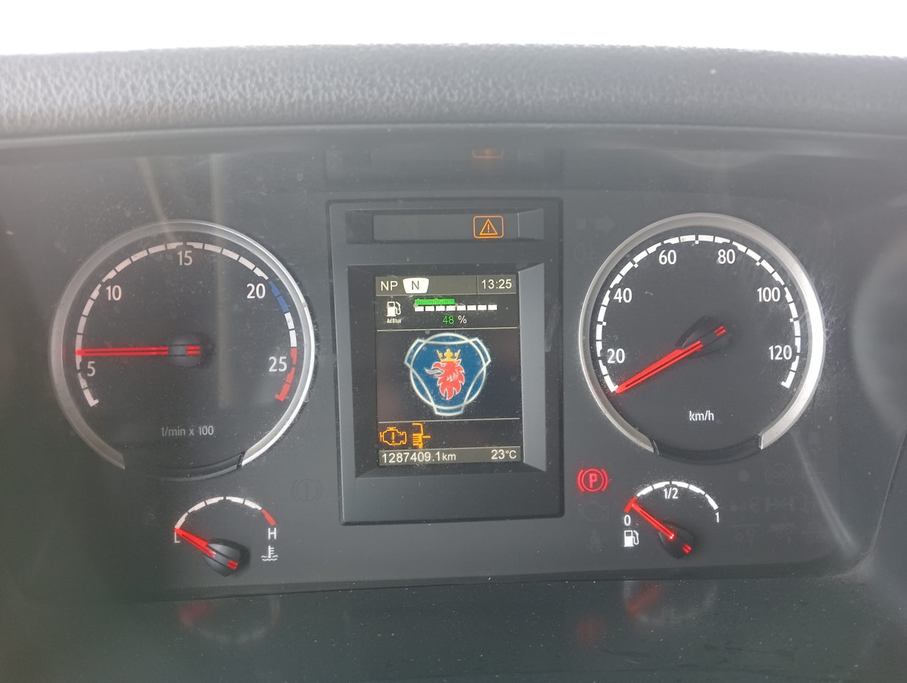 وحدة جر SCANIA R490LA4X2NB: صورة 9