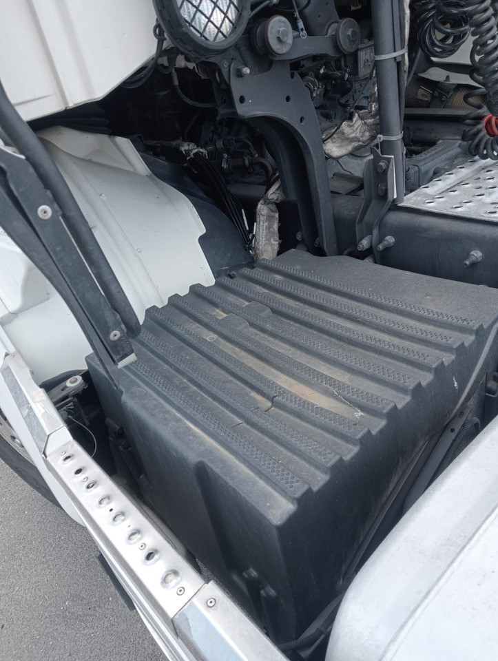 وحدة جر SCANIA R490LA4X2NB: صورة 7