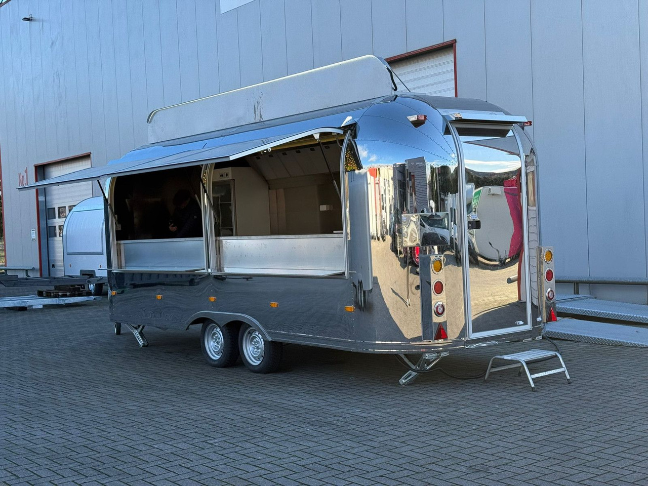 Esselmann Delistar Foodtruck 6000 ähn. Airstream - مقطورة بيع ( الأغذية): صورة 3 Esselmann Delistar Foodtruck 6000 ähn. Airstream - مقطورة بيع ( الأغذية): صورة 3