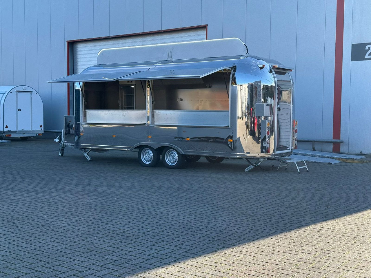 Esselmann Delistar Foodtruck 6000 ähn. Airstream - مقطورة بيع ( الأغذية): صورة 1 Esselmann Delistar Foodtruck 6000 ähn. Airstream - مقطورة بيع ( الأغذية): صورة 1