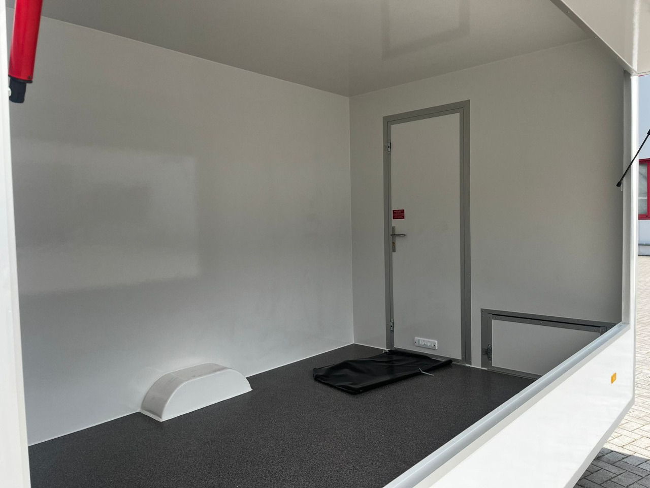 Esselmann Sandwichanhänger Verkaufsanhänger leer - مقطورة بيع ( الأغذية): صورة 4 Esselmann Sandwichanhänger Verkaufsanhänger leer - مقطورة بيع ( الأغذية): صورة 4