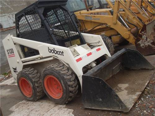 Bobcat S 130 - شيول صغير: صورة 1 Bobcat S 130 - شيول صغير: صورة 1