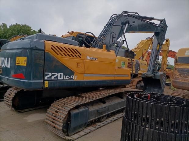 Hyundai Robex 220 - حفار زحاف: صورة 1 Hyundai Robex 220 - حفار زحاف: صورة 1