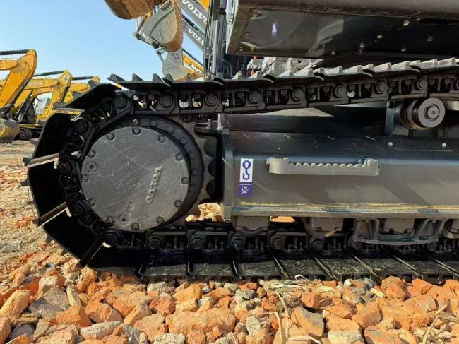 حفار زحاف VOLVO EC240: صورة 8