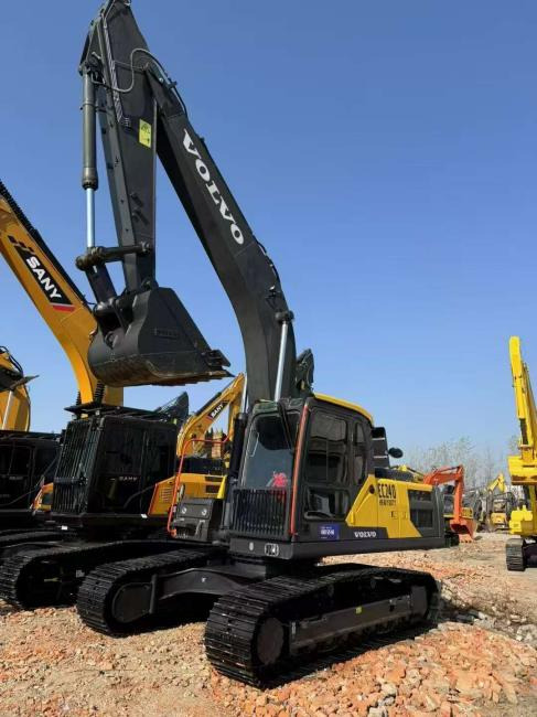 حفار زحاف VOLVO EC240: صورة 6