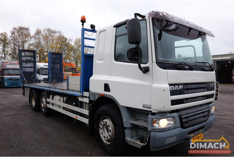 DAF FAG CF 75 Oprijwagen met hydraulische kleppen 6x2*4 - airco - 16.150 KG - شاحنة هيكل كابينة: صورة 4 DAF FAG CF 75 Oprijwagen met hydraulische kleppen 6x2*4 - airco - 16.150 KG - شاحنة هيكل كابينة: صورة 4