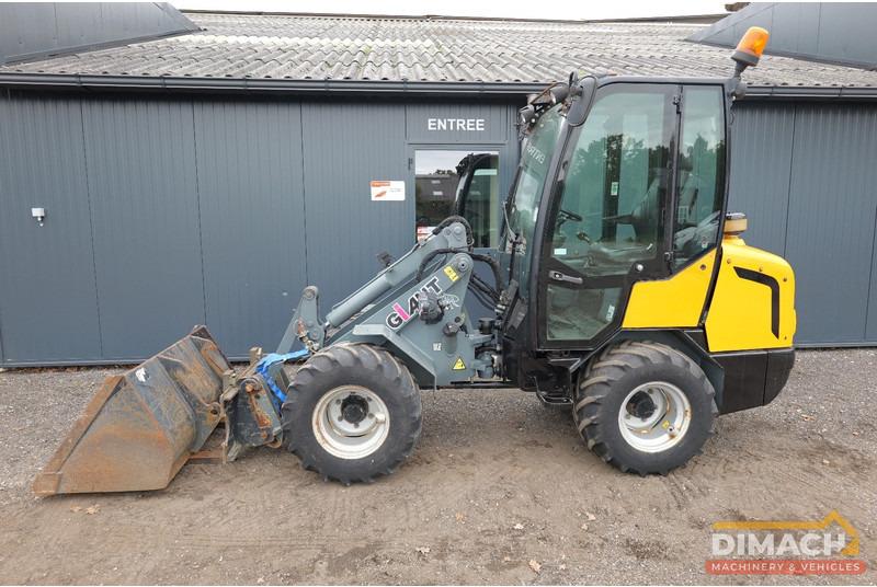Giant V452T X-TRA GiANT V452T X-TRA hydr. snelwissel bak en palletvorken - تركس: صورة 1 Giant V452T X-TRA GiANT V452T X-TRA hydr. snelwissel bak en palletvorken - تركس: صورة 1