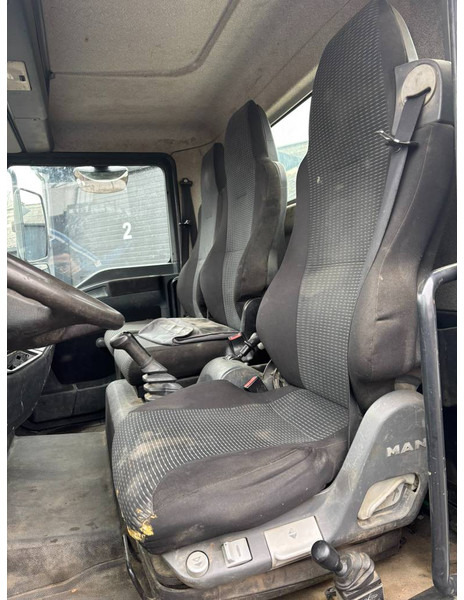 Interior photo 1: شاحنة قلاب MAN TGL 8.180 low km! Meiller 3 seats 4x2 euro 5