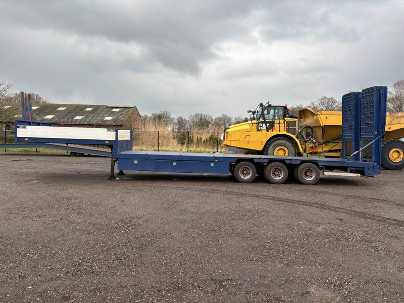 Nooteboom Lowloader tieflader 3 assen leaf spring, laadklep - عربة منخفضة مسطحة نصف مقطورة: صورة 1 Nooteboom Lowloader tieflader 3 assen leaf spring, laadklep - عربة منخفضة مسطحة نصف مقطورة: صورة 1