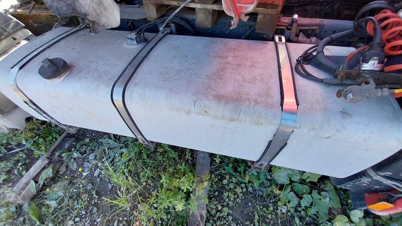 Zbiornik paliwowa bak IVECO STRALIS hiway mega e5 aluminiowy 570/600 - خزان الوقود - شاحنة: صورة 1 Zbiornik paliwowa bak IVECO STRALIS hiway mega e5 aluminiowy 570/600 - خزان الوقود - شاحنة: صورة 1