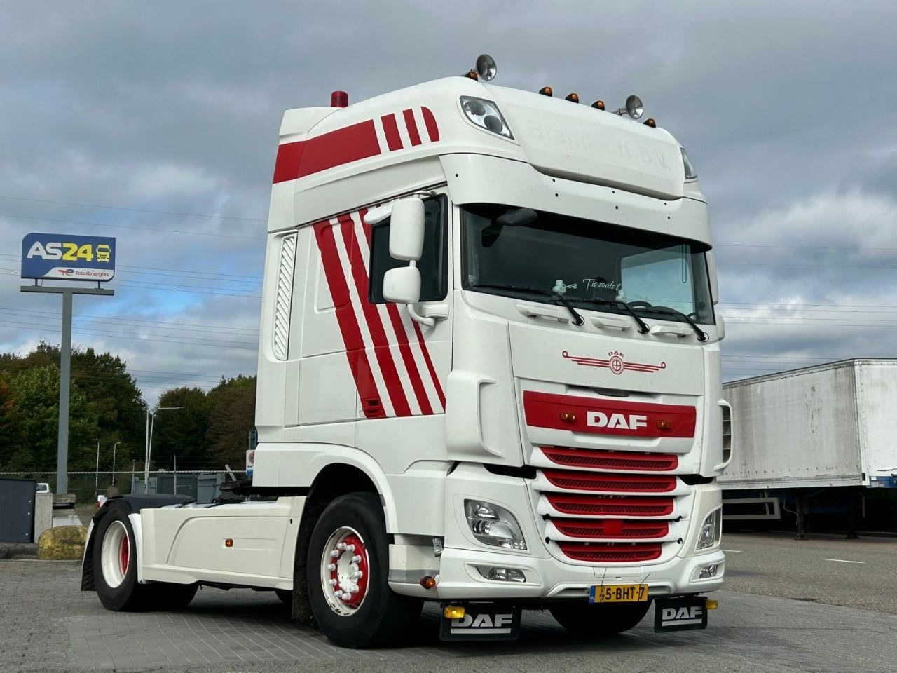 DAF XF 440 Te huur 575/week - وحدة جر: صورة 1 DAF XF 440 Te huur 575/week - وحدة جر: صورة 1