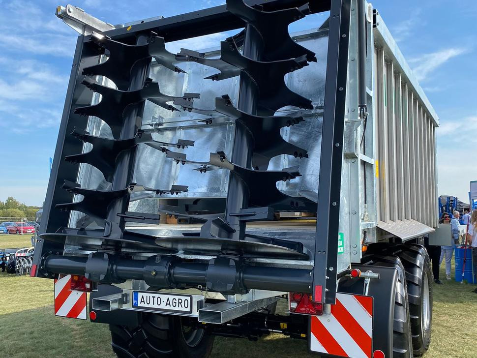 Auto-Agro Mistreuer / Manure spreader / Epandeur à fumier / Rimorchio spandiconcime / Разбрасыватель органических удобрений / Rozrzutnik obornika Tandem N268 - آلة رش السماد الطبيعي: صورة 4 Auto-Agro Mistreuer / Manure spreader / Epandeur à fumier / Rimorchio spandiconcime / Разбрасыватель органических удобрений / Rozrzutnik obornika Tandem N268 - آلة رش السماد الطبيعي: صورة 4