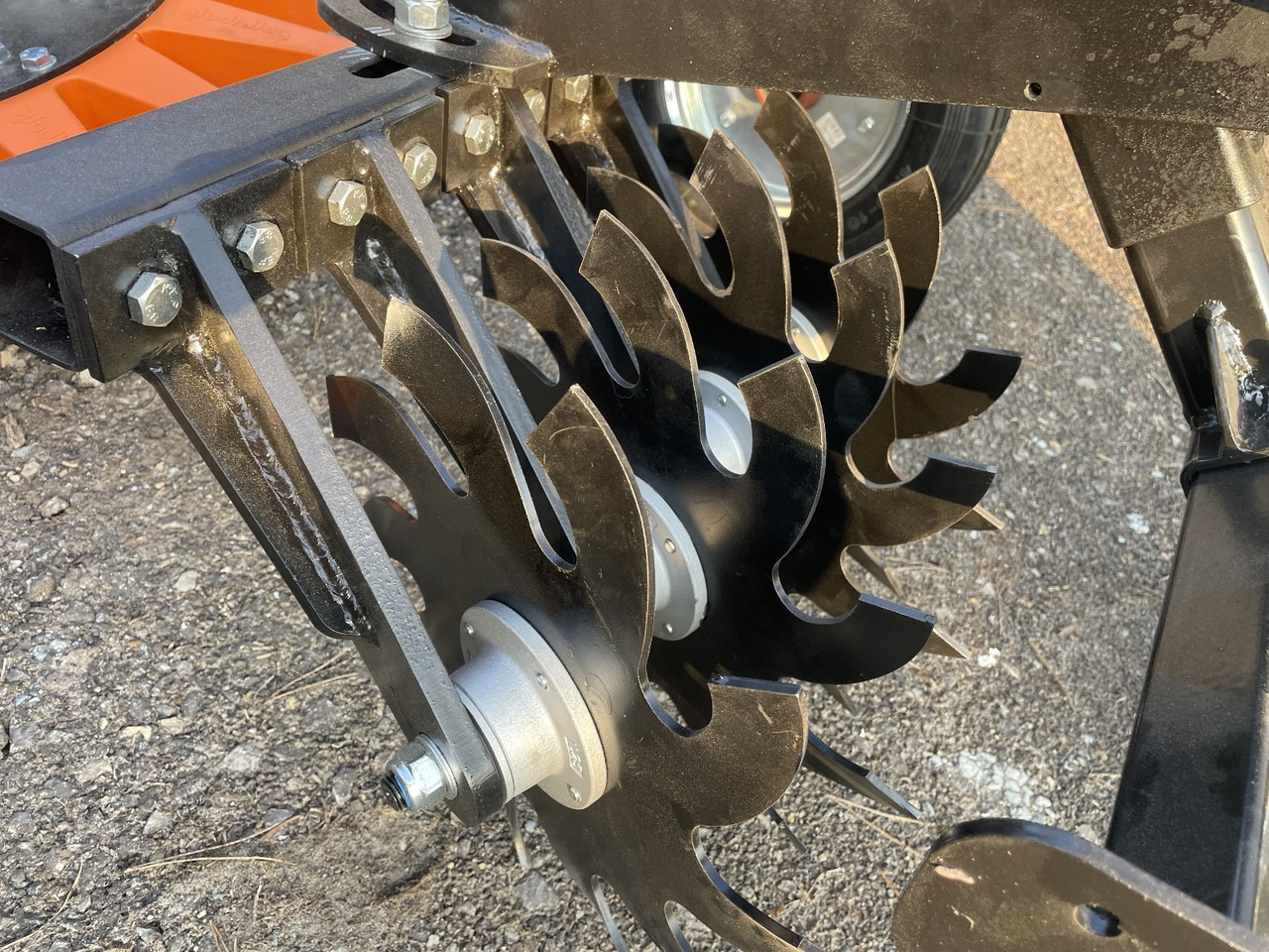 Berrypark Roll- und Fingerhacke / Orchard Weeder / Sarcleuse arboricole / Pielnik sadowniczy - المحراث: صورة 5 Berrypark Roll- und Fingerhacke / Orchard Weeder / Sarcleuse arboricole / Pielnik sadowniczy - المحراث: صورة 5