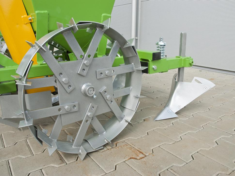 Bomet Kartoffelpflanzmaschine / Potato planter / Planteuse de pomme de terre / Piantapatate / Sadzarka ziemniaków - آلة زراعة البطاطس: صورة 4 Bomet Kartoffelpflanzmaschine / Potato planter / Planteuse de pomme de terre / Piantapatate / Sadzarka ziemniaków - آلة زراعة البطاطس: صورة 4