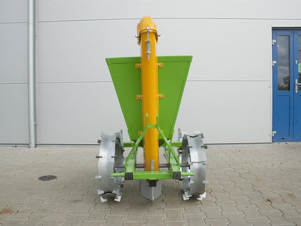 Bomet Kartoffelpflanzmaschine / Potato planter / Planteuse de pomme de terre / Piantapatate / Sadzarka ziemniaków - آلة زراعة البطاطس: صورة 1 Bomet Kartoffelpflanzmaschine / Potato planter / Planteuse de pomme de terre / Piantapatate / Sadzarka ziemniaków - آلة زراعة البطاطس: صورة 1