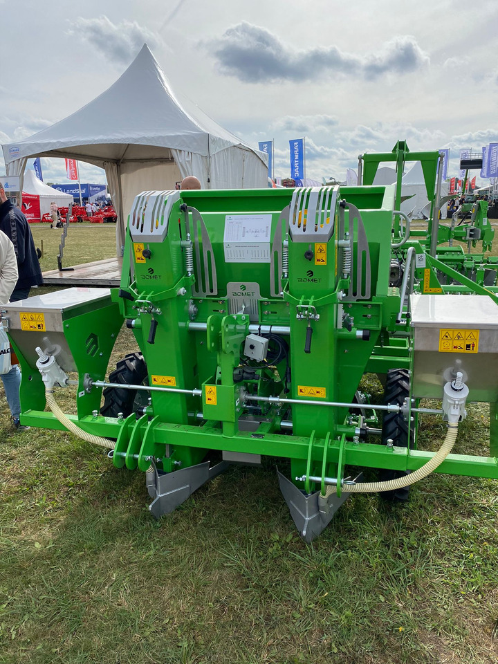 Bomet Kartoffelpflanzmaschine / Potato planter / Planteuse de pomme de terre / Piantapatate / Sadzarka ziemniaków - آلة زراعة البطاطس: صورة 1 Bomet Kartoffelpflanzmaschine / Potato planter / Planteuse de pomme de terre / Piantapatate / Sadzarka ziemniaków - آلة زراعة البطاطس: صورة 1