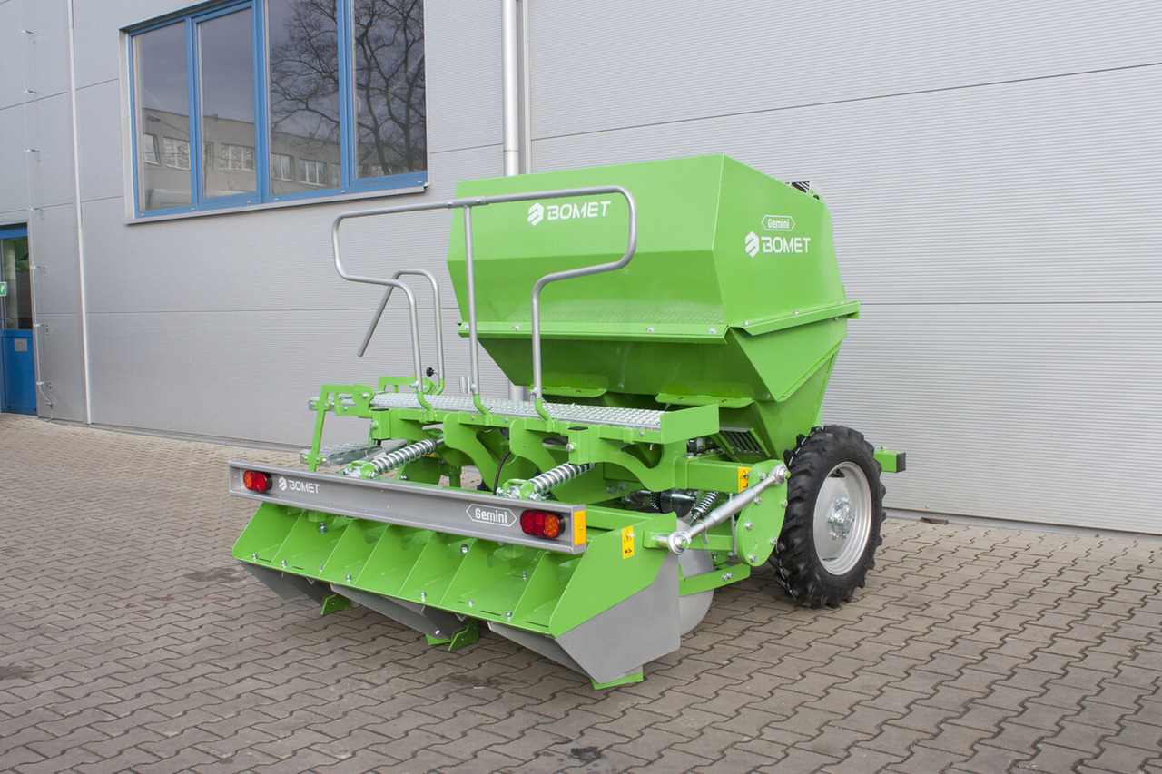 Bomet Kartoffelpflanzmaschine / Potato planter / Planteuse de pomme de terre / Piantapatate / Sadzarka ziemniaków - آلة زراعة البطاطس: صورة 3 Bomet Kartoffelpflanzmaschine / Potato planter / Planteuse de pomme de terre / Piantapatate / Sadzarka ziemniaków - آلة زراعة البطاطس: صورة 3