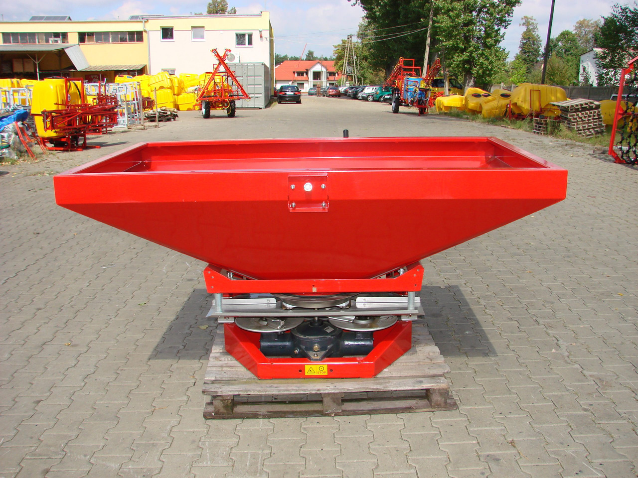 JAR-MET Düngerstreuer / Fertilizer spreader / Epandeur d'engrais / Rozsiewacz nawozów 1200 kg - آلة رش السماد: صورة 3 JAR-MET Düngerstreuer / Fertilizer spreader / Epandeur d'engrais / Rozsiewacz nawozów 1200 kg - آلة رش السماد: صورة 3