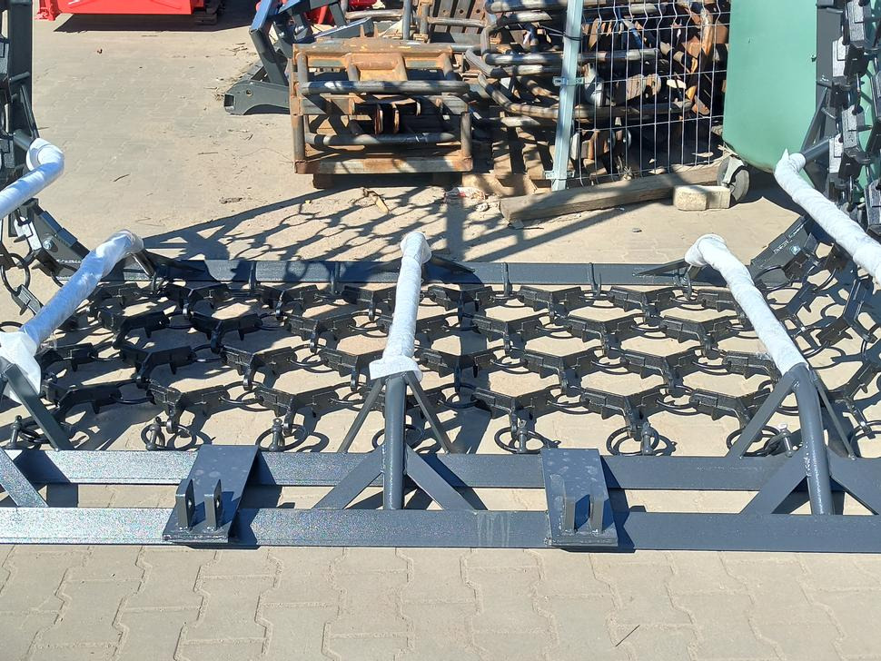 METAL-TECHNIK Wiesenegge / Meadow harrow / Herse de prairie / Strigliatrice / Полевая волокуша / Włóka łąkowa 4 m - مسلفة سلسلية: صورة 4 METAL-TECHNIK Wiesenegge / Meadow harrow / Herse de prairie / Strigliatrice / Полевая волокуша / Włóka łąkowa 4 m - مسلفة سلسلية: صورة 4