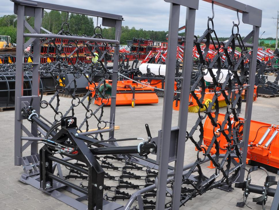 METAL-TECHNIK Wiesenegge / Meadow harrow / Herse de prairie / Strigliatrice / Полевая волокуша / Włóka łąkowa 8 m - مسلفة سلسلية: صورة 3 METAL-TECHNIK Wiesenegge / Meadow harrow / Herse de prairie / Strigliatrice / Полевая волокуша / Włóka łąkowa 8 m - مسلفة سلسلية: صورة 3