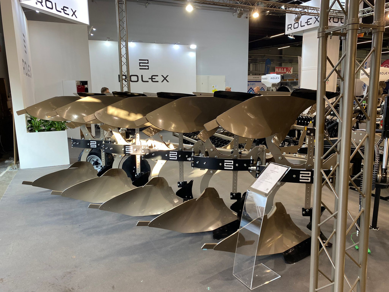 ROLEX Volldrehpflug / Rotary plough / Charrue réversible / Aratro reversibile / Оборотный плуг / Pług obrotowy 3+1 - محراث: صورة 1 ROLEX Volldrehpflug / Rotary plough / Charrue réversible / Aratro reversibile / Оборотный плуг / Pług obrotowy 3+1 - محراث: صورة 1