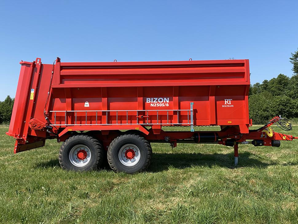 Roltrans Miststreuer / Manure spreader / Epandeur à fumier / Spandiletame / Разбрасыватель органических удобрений / Rozrzutnik obornika N205S/6 BIZON 14 t - آلة رش السماد الطبيعي: صورة 2 Roltrans Miststreuer / Manure spreader / Epandeur à fumier / Spandiletame / Разбрасыватель органических удобрений / Rozrzutnik obornika N205S/6 BIZON 14 t - آلة رش السماد الطبيعي: صورة 2