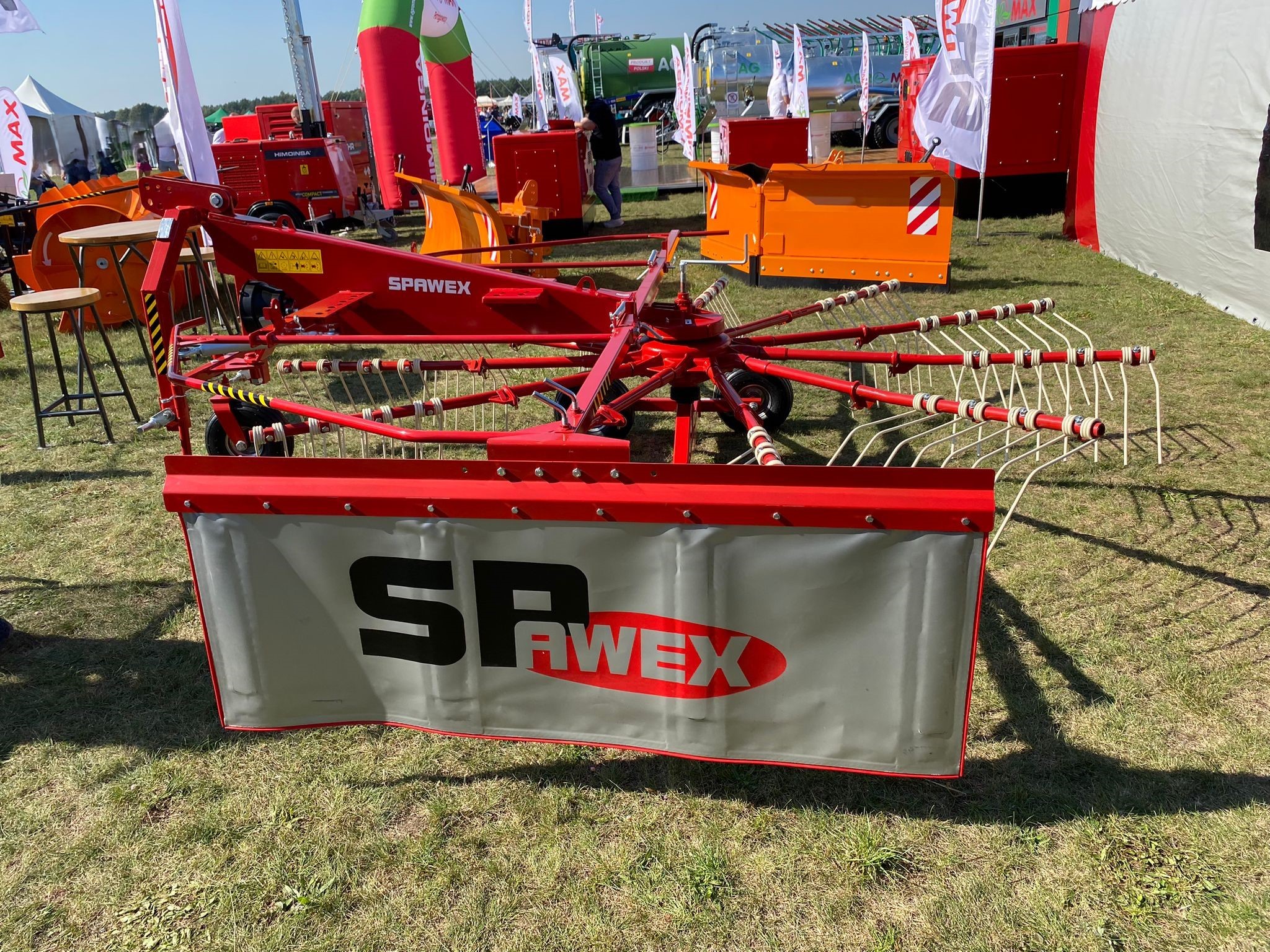 Spawex Kreiselschwader / Rake / Andaineur / Rastrillo / Rastrello / Zgrabiarka 4,5 m - آلة تيبيس العشب/ آلة جمع العشب: صورة 4 Spawex Kreiselschwader / Rake / Andaineur / Rastrillo / Rastrello / Zgrabiarka 4,5 m - آلة تيبيس العشب/ آلة جمع العشب: صورة 4