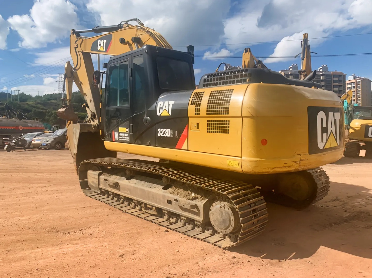 CATERPILLAR 323D2L - حفار زحاف: صورة 2 CATERPILLAR 323D2L - حفار زحاف: صورة 2