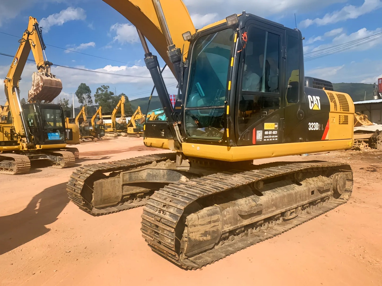 CATERPILLAR 323D2L - حفار زحاف: صورة 3 CATERPILLAR 323D2L - حفار زحاف: صورة 3