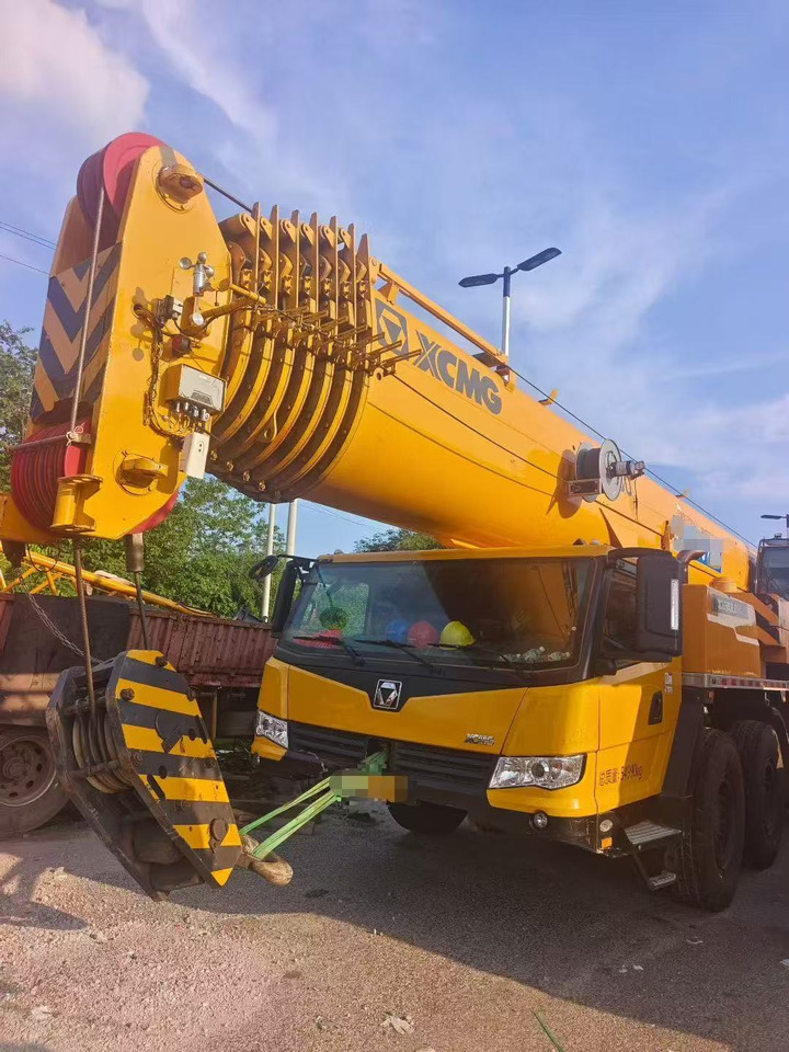 XCMG XCA160L8 - رافعة لجميع التضاريس: صورة 1 XCMG XCA160L8 - رافعة لجميع التضاريس: صورة 1