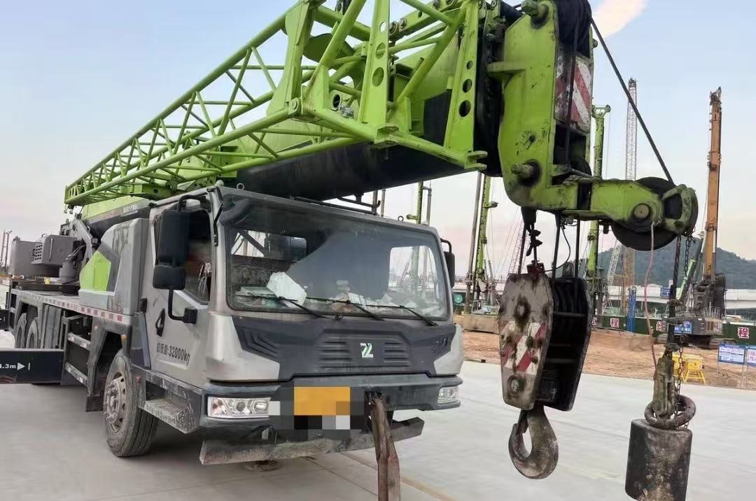 ZOOMLION ZTC300V - موبايل كرين: صورة 1 ZOOMLION ZTC300V - موبايل كرين: صورة 1