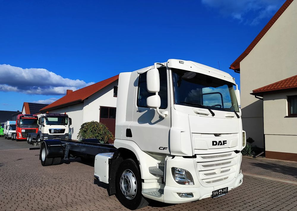 DAF CF 300 4X2 18T EURO 6 SILNIK 11L RAMA DO ZABUDOWY 176 TYS KM - شاحنة هيكل كابينة: صورة 3 DAF CF 300 4X2 18T EURO 6 SILNIK 11L RAMA DO ZABUDOWY 176 TYS KM - شاحنة هيكل كابينة: صورة 3