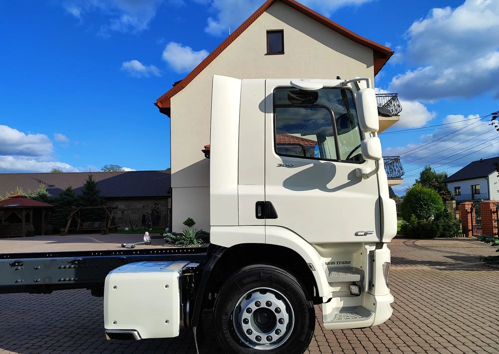 DAF CF 300 4X2 18T EURO 6 SILNIK 11L RAMA DO ZABUDOWY 176 TYS KM - شاحنة هيكل كابينة: صورة 4 DAF CF 300 4X2 18T EURO 6 SILNIK 11L RAMA DO ZABUDOWY 176 TYS KM - شاحنة هيكل كابينة: صورة 4