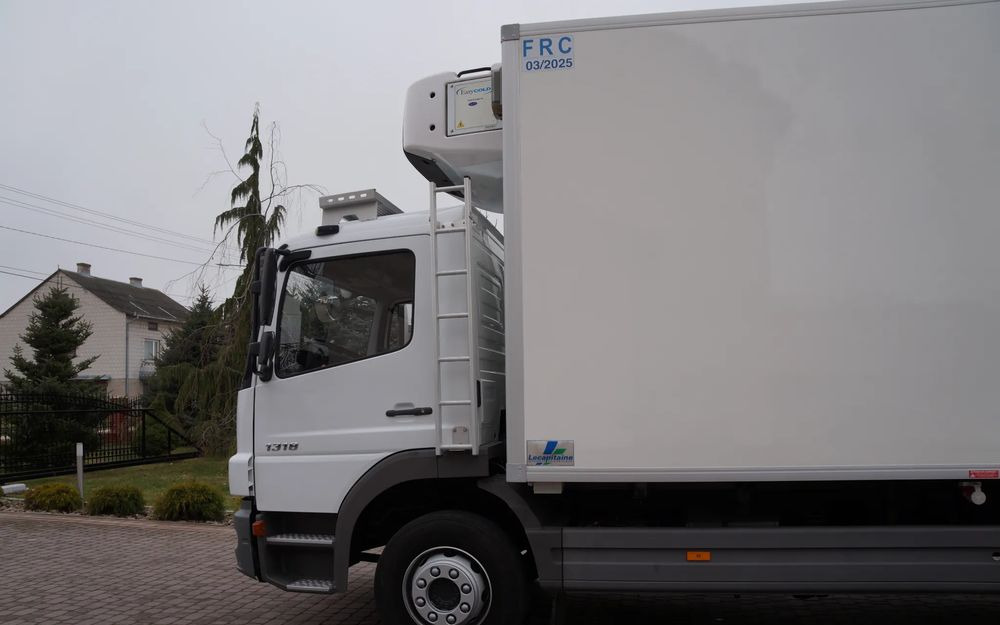 Mercedes-Benz ATEGO 1318 EURO 5 132 TYS KM CHŁODNIA CARRIER 750 WINDA - شاحنة الفريزر: صورة 3 Mercedes-Benz ATEGO 1318 EURO 5 132 TYS KM CHŁODNIA CARRIER 750 WINDA - شاحنة الفريزر: صورة 3