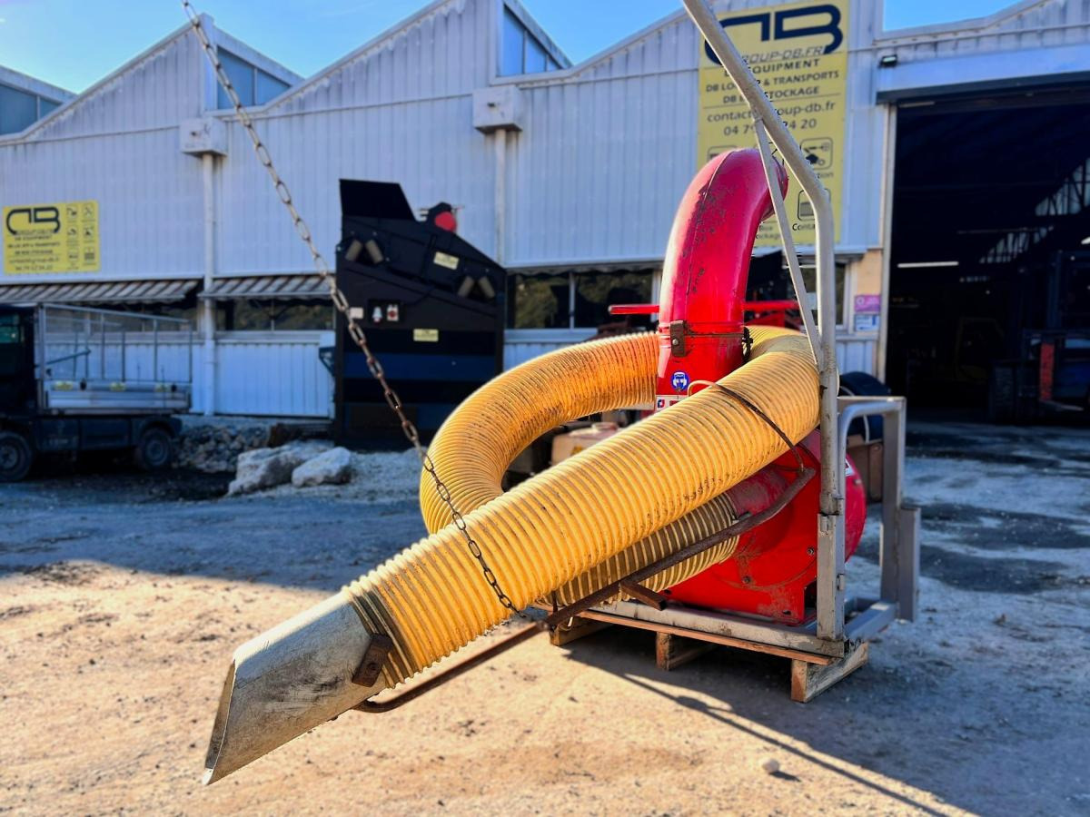 ASPIRATEUR A FEUILLE MOTORISÉ SUR BERCE (NET TVA) - مكنسة كهربائية صناعية: صورة 1 ASPIRATEUR A FEUILLE MOTORISÉ SUR BERCE (NET TVA) - مكنسة كهربائية صناعية: صورة 1