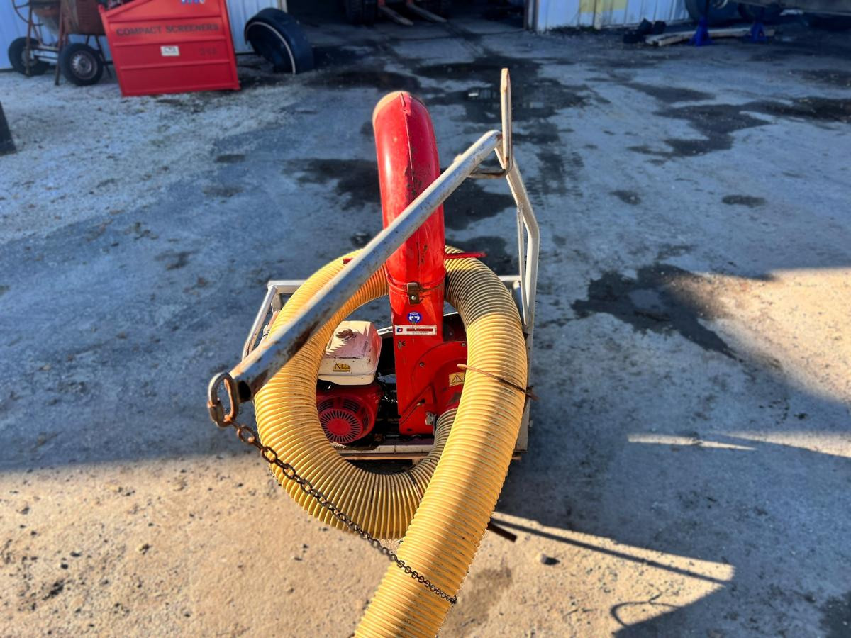 ASPIRATEUR A FEUILLE MOTORISÉ SUR BERCE (NET TVA) - مكنسة كهربائية صناعية: صورة 2 ASPIRATEUR A FEUILLE MOTORISÉ SUR BERCE (NET TVA) - مكنسة كهربائية صناعية: صورة 2