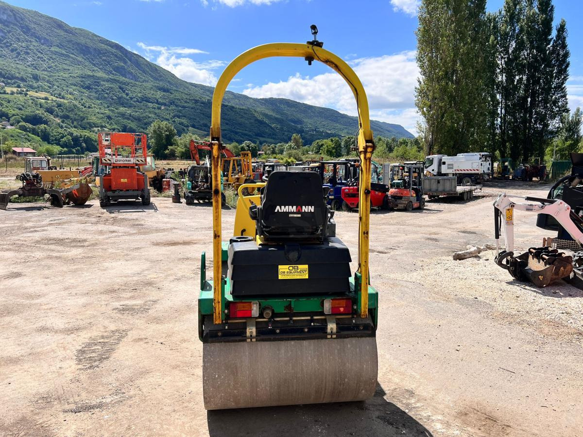 Ammann COMPACTEUR AV26-2 ROULEAU TANDEM VIBRANT ARTICULÉ - مدحلة صغيرة: صورة 2 Ammann COMPACTEUR AV26-2 ROULEAU TANDEM VIBRANT ARTICULÉ - مدحلة صغيرة: صورة 2