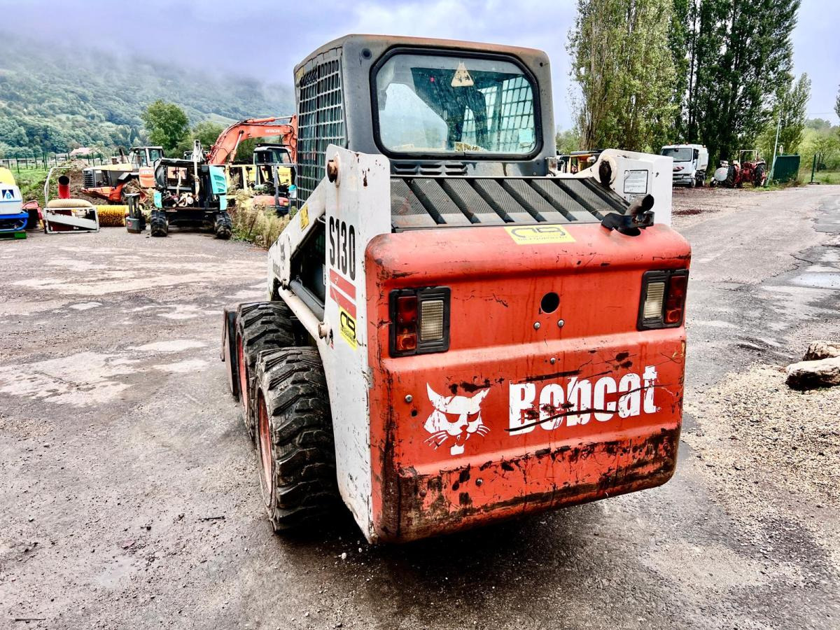 Bobcat S130 Chargeuse Compact - شيول صغير: صورة 3 Bobcat S130 Chargeuse Compact - شيول صغير: صورة 3