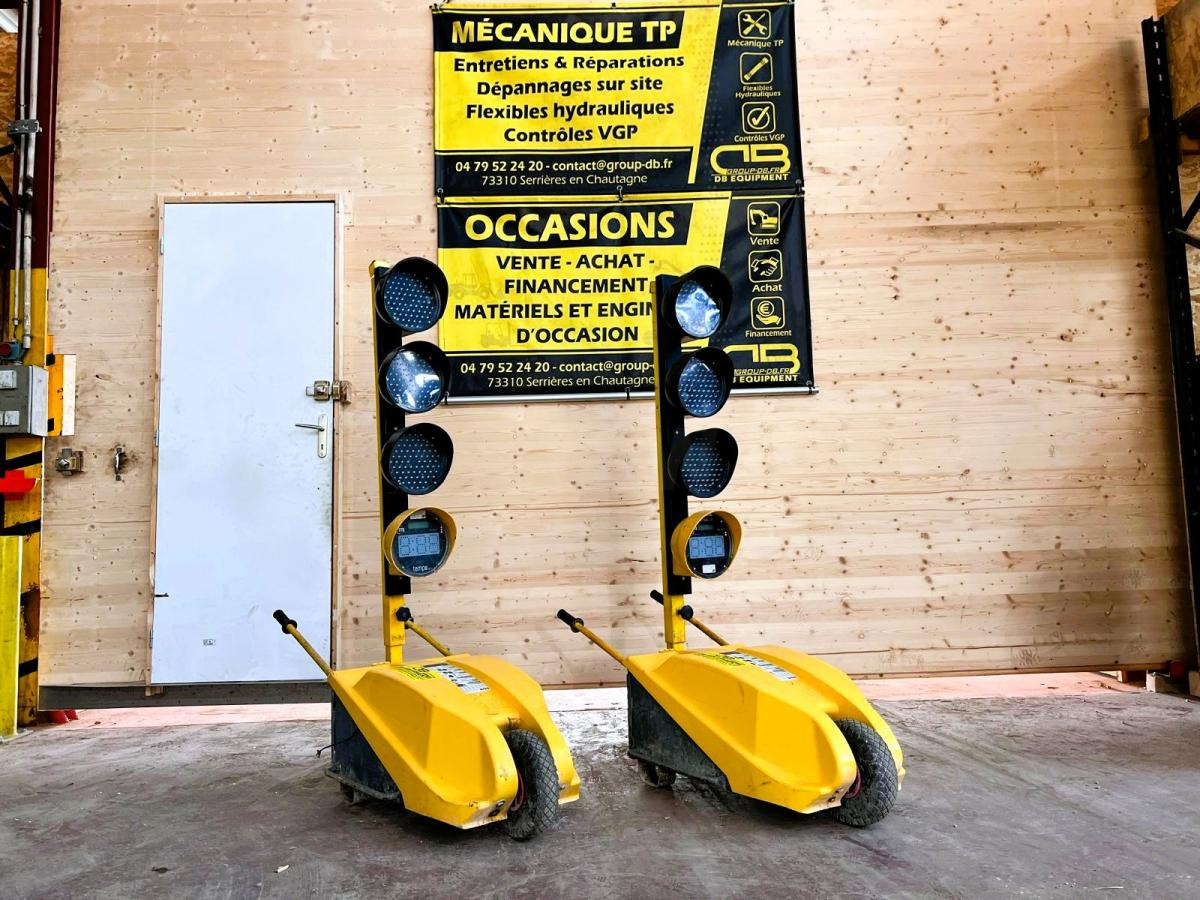 FEUX DE CHANTIER TRICOLORES TTS TEMPO AVEC TELECOMMANDE D'OCCASION - معدات البناء: صورة 1 FEUX DE CHANTIER TRICOLORES TTS TEMPO AVEC TELECOMMANDE D'OCCASION - معدات البناء: صورة 1