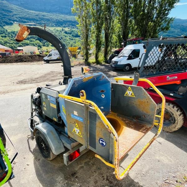 ISEKI Broyeur de branche - قاطعة الأخشاب: صورة 4 ISEKI Broyeur de branche - قاطعة الأخشاب: صورة 4